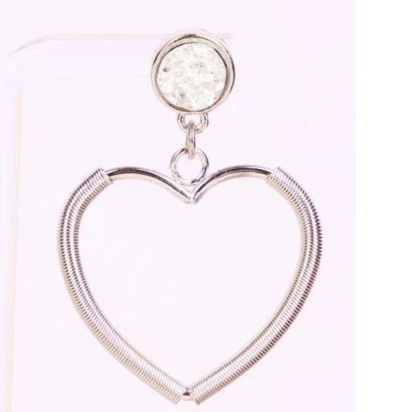 NWT *BOUTIQUE* HEART SILVERTONE DRUZY EARRINGS *VALENTINES* - Picture 2 of 2